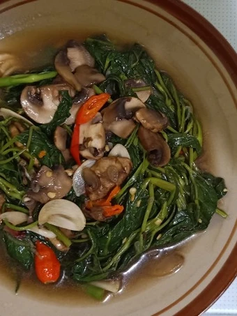 Langkah Mudah untuk Membuat Resep Cah kangkung jamur saus tiram yang Bikin Ngiler Anti Ribet, Menggugah Selera