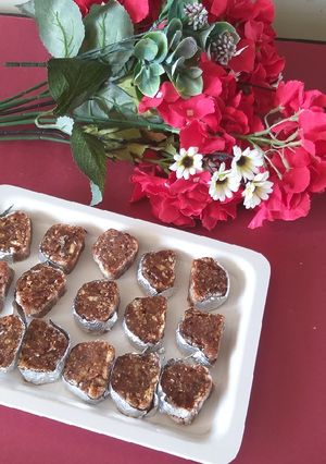 A picture of Dates oats biscuits rolls Healthy and tasty.