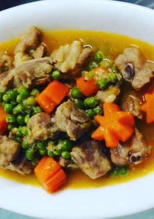 Hình của món Sườn non nấu đậu Hà Lan.