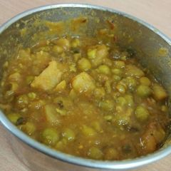 A picture of Karaayi matar aloo.