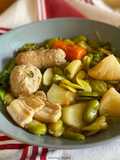 POTÉE de PRINTEMPS : saucisses, boulettes de porc aux courgettes, verts de blettes et fèves