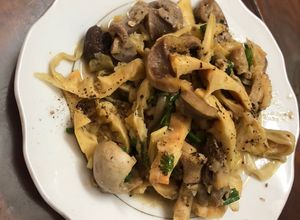 Hình của món Măng xào lòng gà.