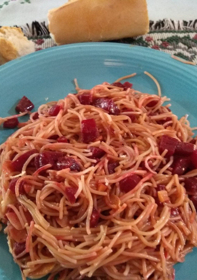 Una foto de Remolacha al ajillo con fideos cabello de ángel