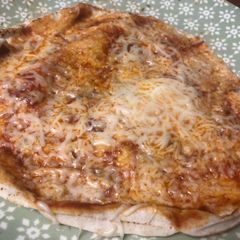 A picture of Easy fast 3 minute pizza.
