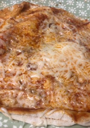 A picture of Easy fast 3 minute pizza.