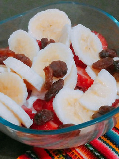 Una foto de Ensalada de frutas con yogurt