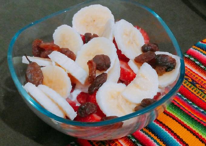 Foto principal de Ensalada de frutas con yogurt