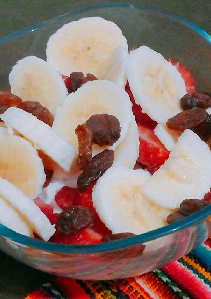 Una foto de Ensalada de frutas con yogurt
