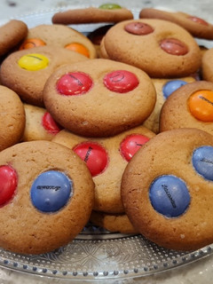 Una foto de Galletas de mantequilla y lacasitos