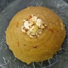 A picture of Sooji kesari (semolina).