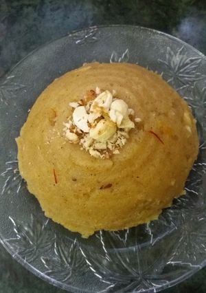 A picture of Sooji kesari (semolina).