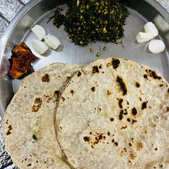 A picture of Jowar Bhakri with Dill Sabji.