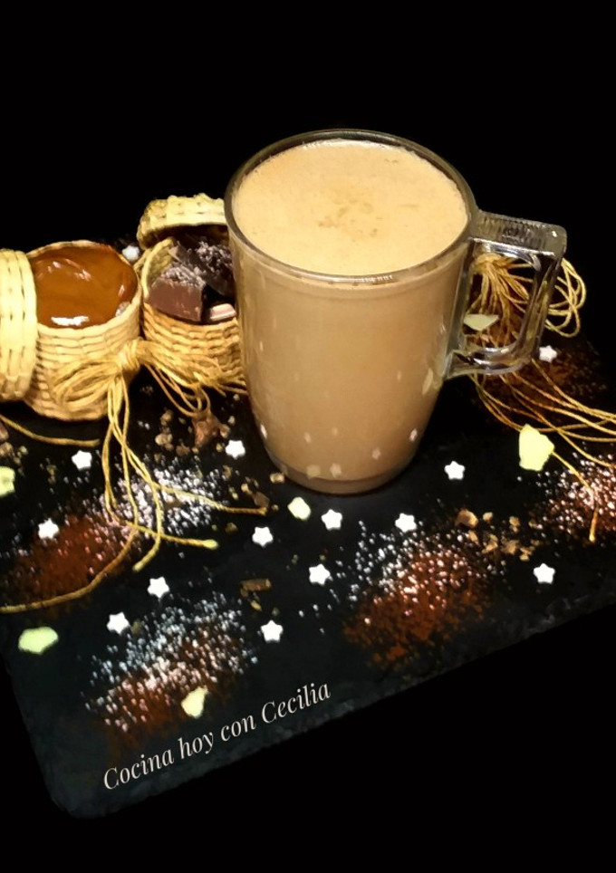 Una foto de Chocolate caliente con dulce de leche 😋