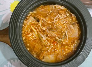 Hình của món Cách nấu canh kim chi đơn giản.