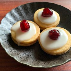 A picture of Empire Biscuits.