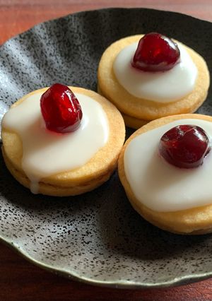 A picture of Empire Biscuits.