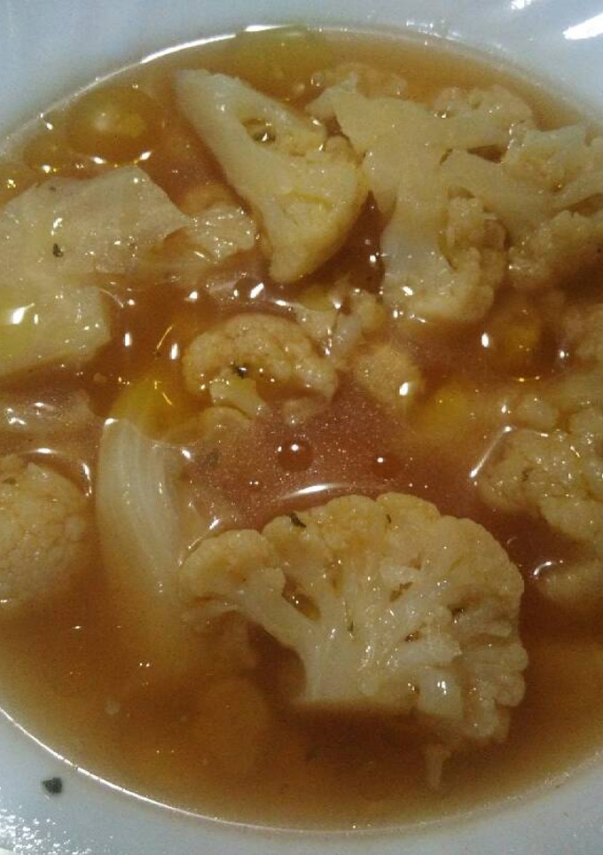 Una foto de Coliflor con caldo