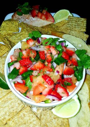 A picture of Mike's Strawberry Pineapple Jalapeño Salsa.