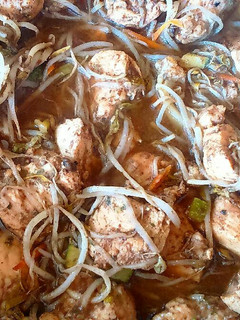 Una foto de Chapsui de pollo y verduras