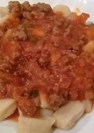 Una foto de Ñoquis caseros con boloñesa