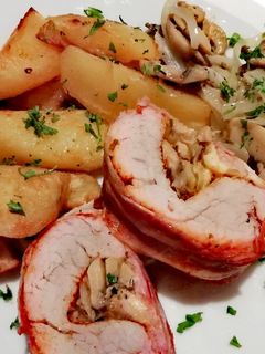 Töltött szűzpecsenye vele sült burgonyával recept fotója