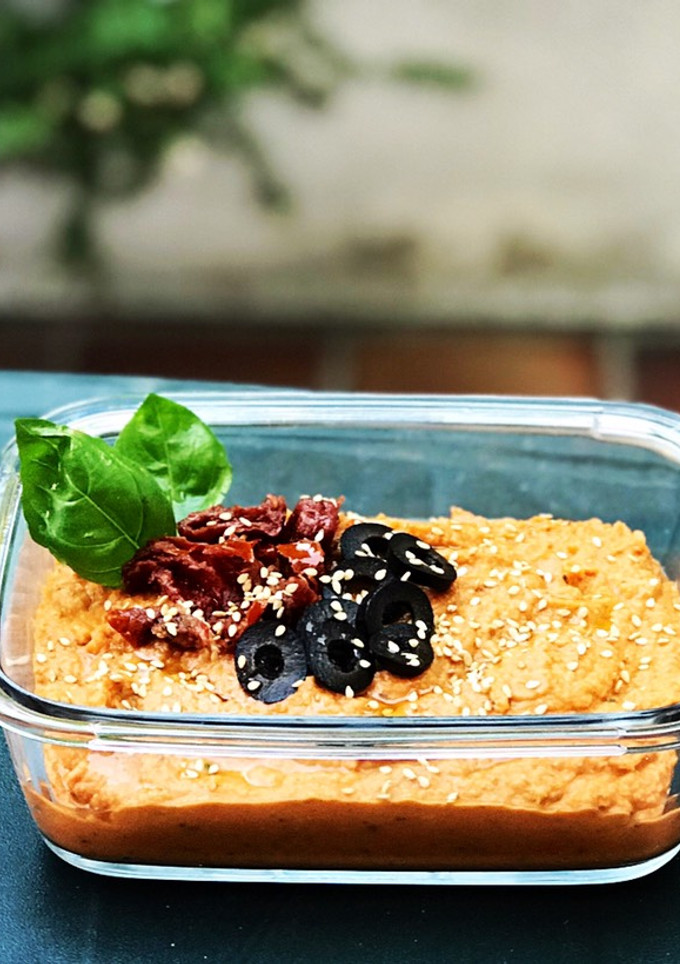 Una foto de 🇮🇹Hummus con sabor a Italia 🇮🇹 🌿🍅🍅🌿🍅🌿🍅🌿🍅🍅🍅🌿