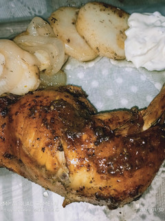 Una foto de Muslos y contramuslos al horno 👍👌