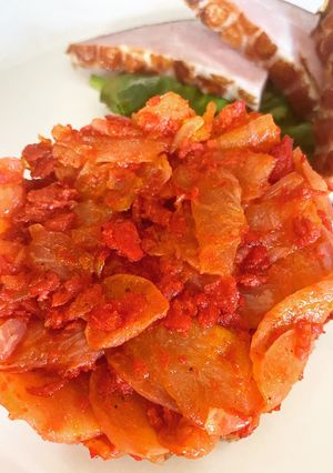 Una foto de “Papas” con chorizo keto