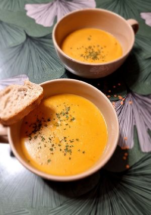 Une photo de °Velouté lentilles corail au jus d'orange°