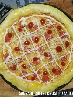 Foto resep Sausage Cheese Crust Pizza Teflon
