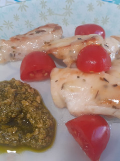 Una foto de Tiras de pechuga de pollo caprese