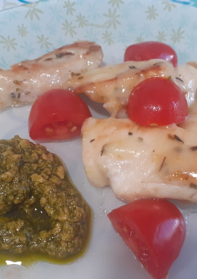 Una foto de Tiras de pechuga de pollo caprese