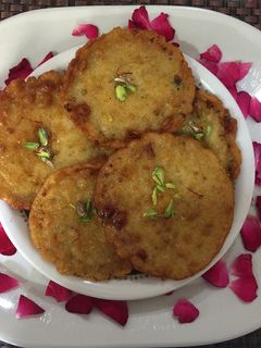 માલપુઆ (Malpua Recipe In Gujarati) રેસીપી મુખ્ય ફોટો