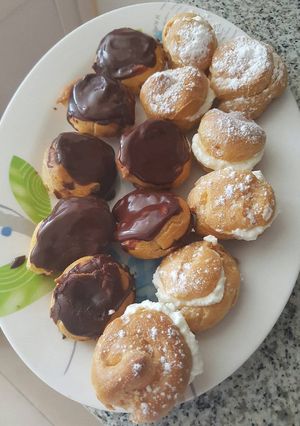 Foto principal de Profiteroles de nata y chocolate