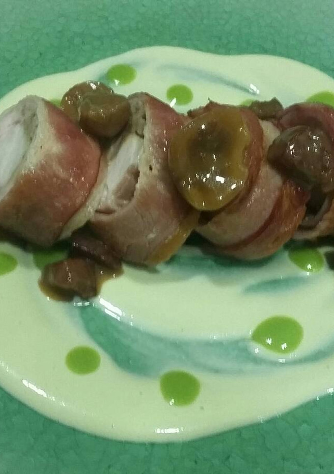 Una foto de Flamenquín de pollo y bacon con emulsión de guisantes y manzana