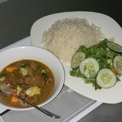 A picture of Chicken Peppersoup, served with White rice.