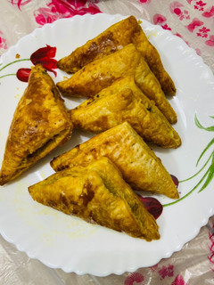 A picture of Mutton puff pastry.