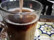 Una foto de café baileys