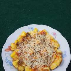 A picture of Pizza roti tawar teflon.