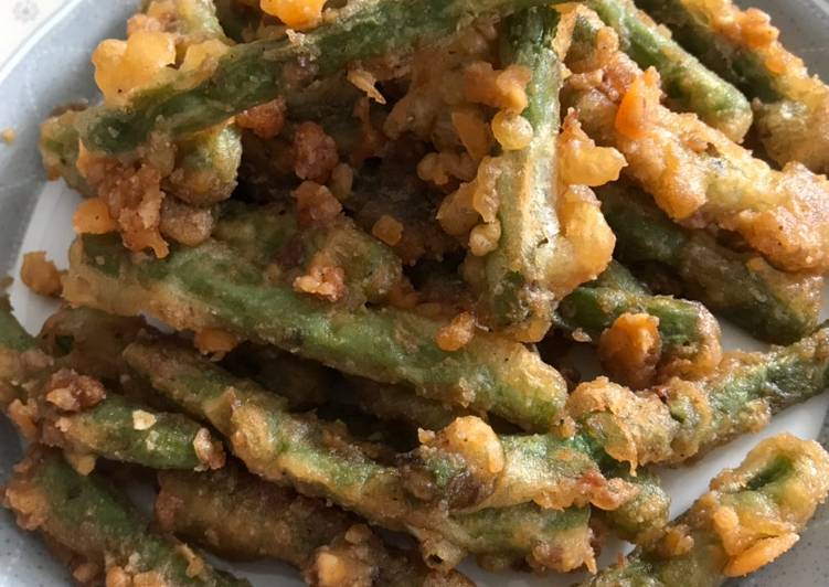 Fried green bean with salted egg