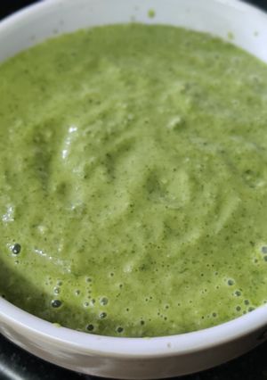 A picture of Green grapes and raw mango chutney.
