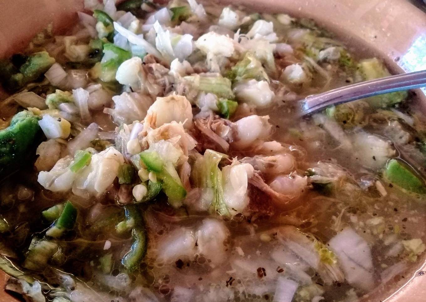 Pozole blanco de puerco, estilo Guerrero