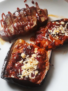 Una foto de Chuletas con berenjenas