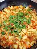 Guiso vegetariano de papas y fideos