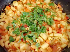 Una foto de Guiso vegetariano de papas y fideos