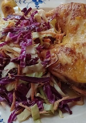 Una foto de Ensalada de repollo morado y repollo blanco