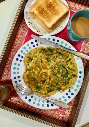 A picture of 10 mins Hara lehsan Omelette (green garlic omelette).