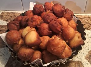 Una foto de Buñuelos dulzones de boniato y manzana 🍎🍠
