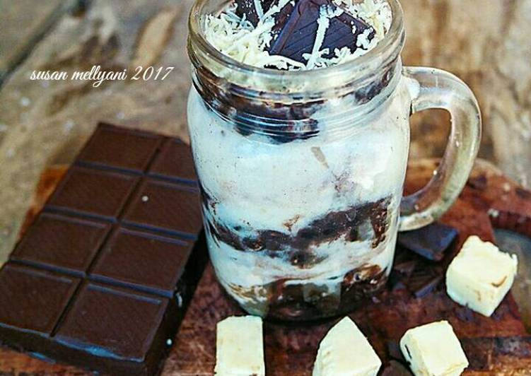 Cheese cake oreo in jar