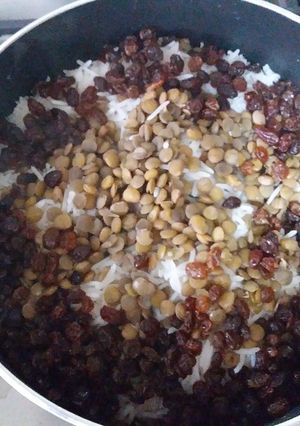 عکسی از دستور عدس پلو با گوشت چرخ کرده و کشمش